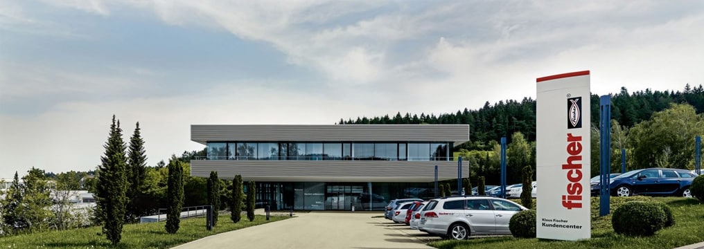 Firmengebäude der der Unternehmensgruppe fischerwerke GmbH & Co. KG.
