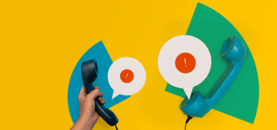 2 Telefone mit Sprechblasen vor gelbem Hintergrund
